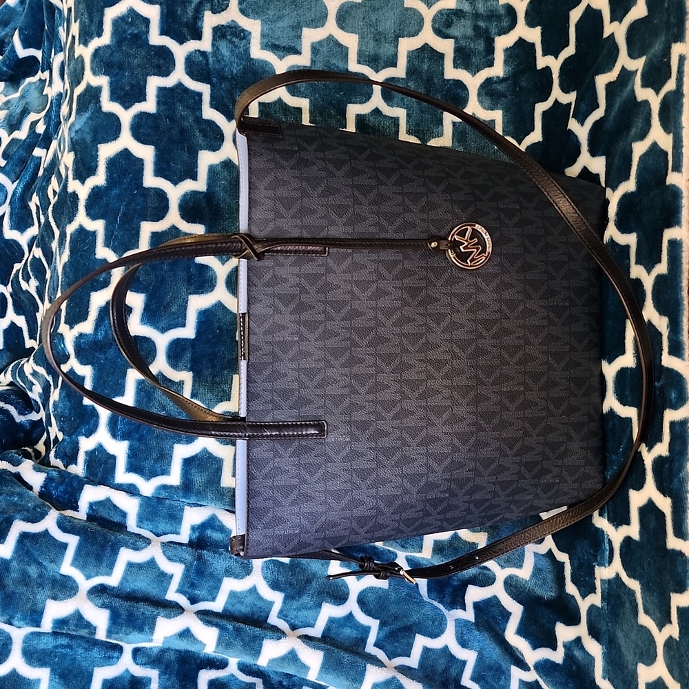 EUC Michael Kors shoulder crossbody bag